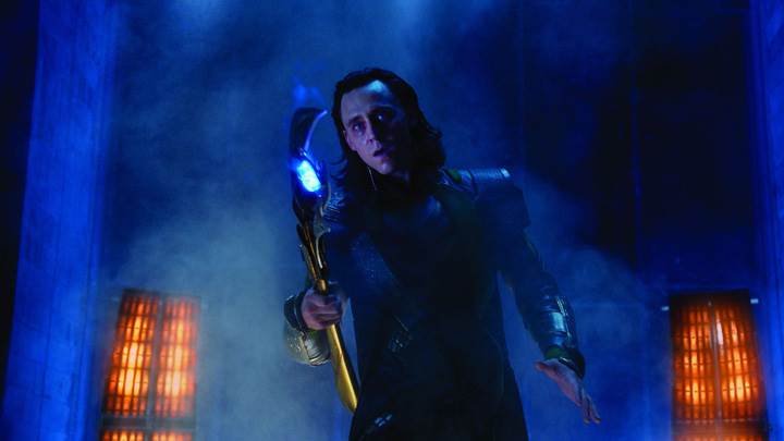 The Avengers – Tom Hiddleston Electric Sword In Hand